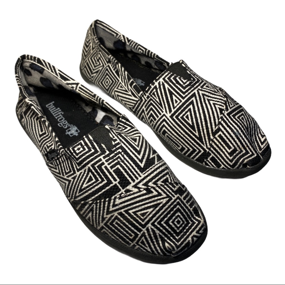Bullfrog cute shoes black and white